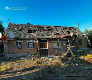 Пошкоджений магазин у Нікополі після удару російських дронів 12 липня 2026 року