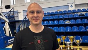 Президент України Володимир Зеленський підписує документи