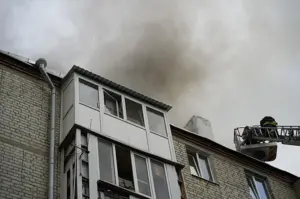 П'ятиповерховий житловий будинок у Харкові після влучання безпілотника типу Shahed