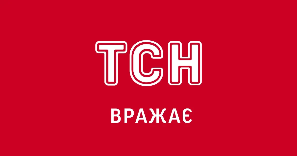 Промисловий майданчик Південного гірничо-збагачувального комбінату на тлі морського порту із заблокованими суднами