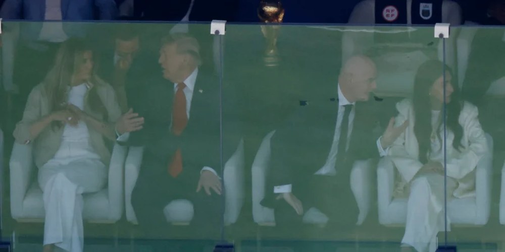 Меланія та Дональд Трамп із Джанні Інфантіно у VIP-ложі на фіналі ЧС-2026 на стадіоні «Метлайф»