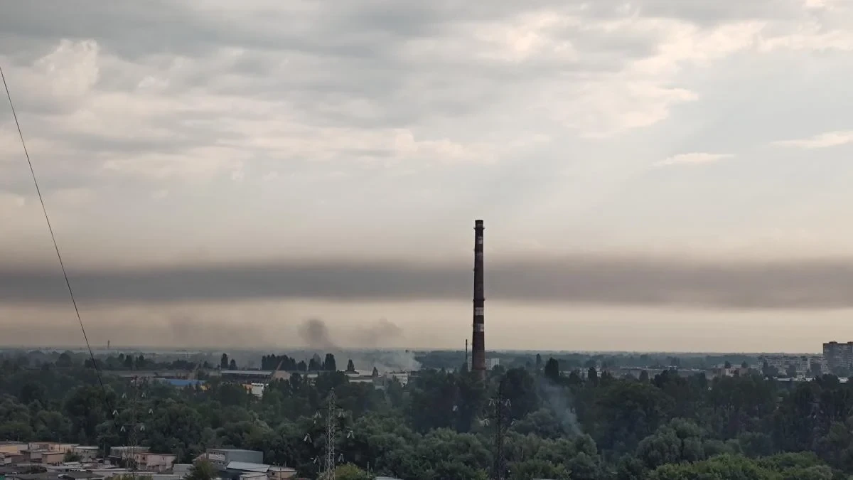 Задимлені вулиці Києва після пожеж внаслідок російської атаки