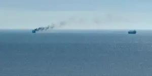Зерно на тлі українського поля, символ блокади морських портів Великої Одеси