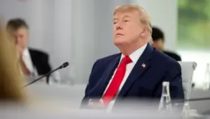 Трамп відкинув занепокоєння щодо екіпажу Abraham Lincoln і назвав термін розгортання недостатнім