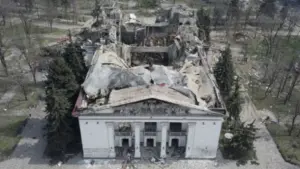 Зруйнована будівля Маріупольського драматичного театру