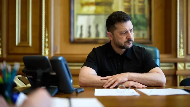 Хто потрапив під санкції Зеленського: Іванющенко, творці «Маші та Ведмедя» і «Русал»