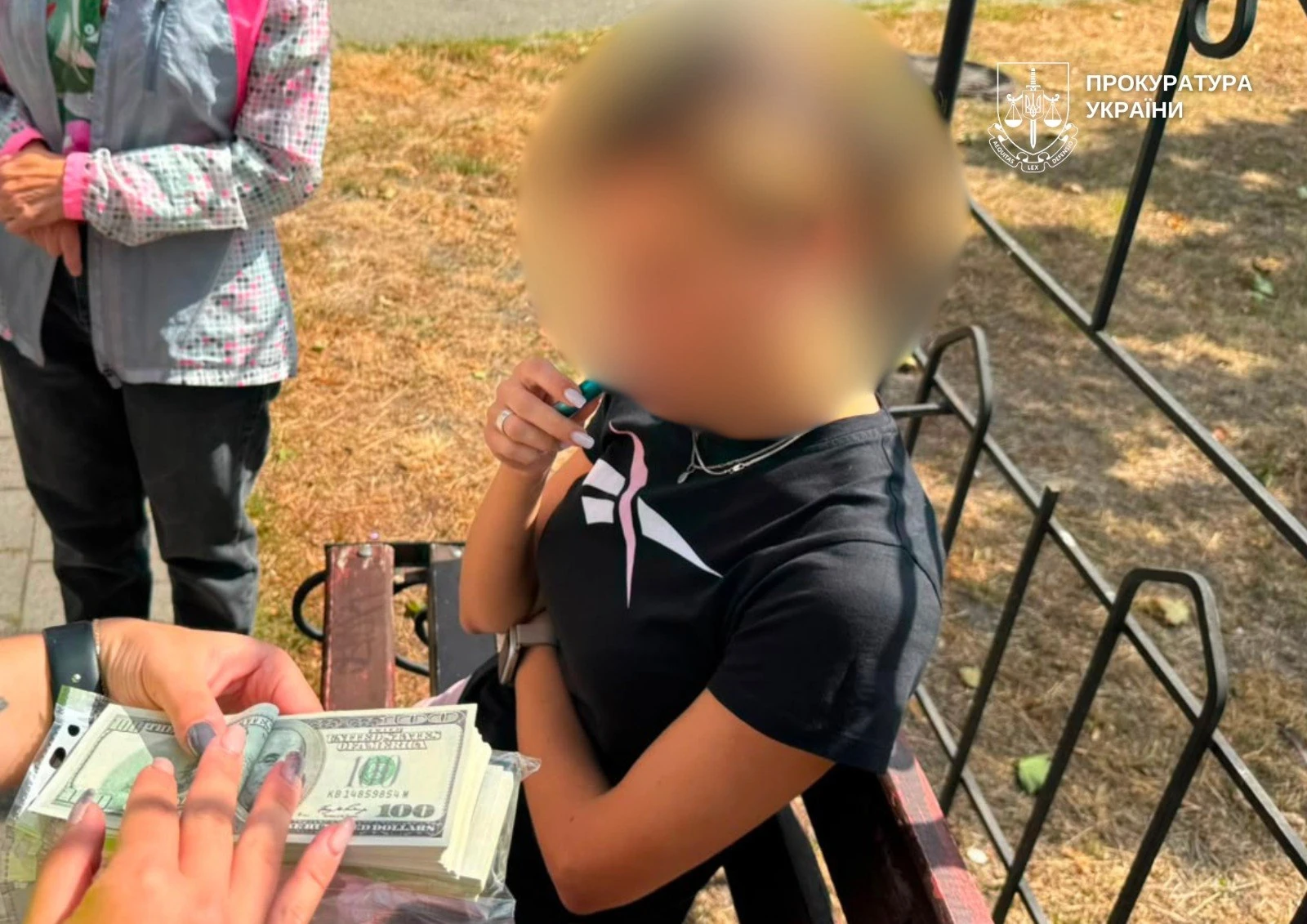 Спецоперація правоохоронців із затримання фігурантів та вилучення готівки у Києві