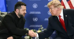 Президент США Дональд Трамп та Президент України Володимир Зеленський під час зустрічі на полях 81-ї сесії Генеральної