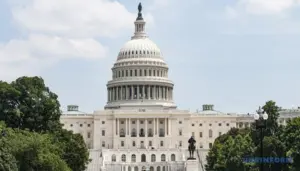Двопартійна група з 14 сенаторів США на чолі з Роджером Вікером і Жанною Шахін під час оприлюднення листа із закликом
