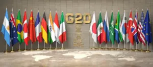 Білий дім та прапор США на тлі підготовки до саміту G20 у Г'юстоні