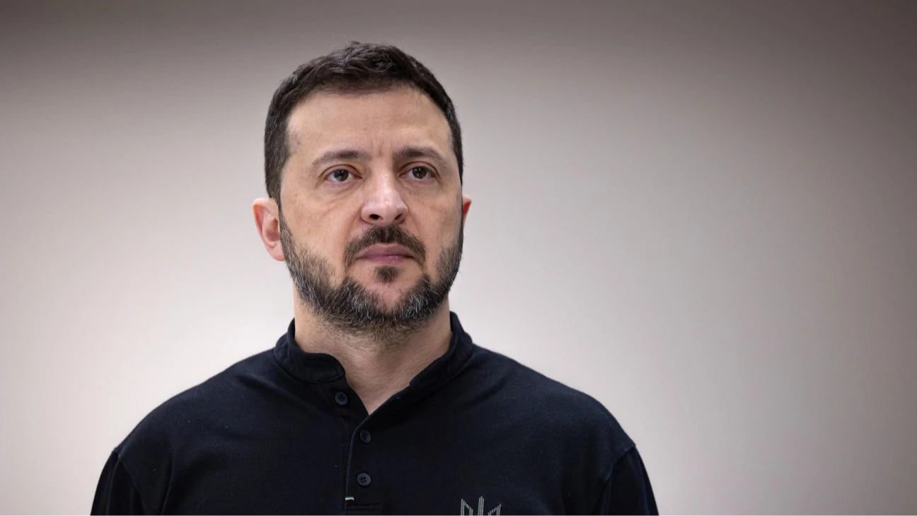Президент України Володимир Зеленський під час спілкування з журналістами