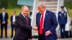 Державна символіка США на тлі газопроводу
