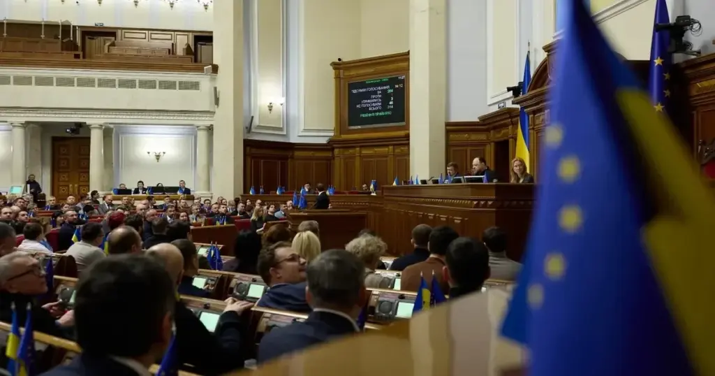 Що входить у контекст продовження воєнного стану в Україні