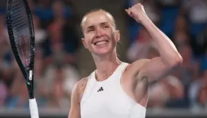 Еліна Світоліна під час матчу проти Ханью Гуо на Wuhan Open